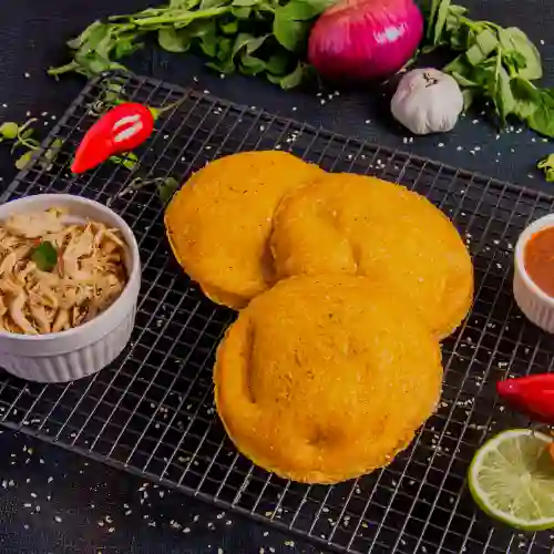 Arepa de Huevo con Pollo