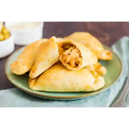 Empanadas de Pollo con Limonada de Panel