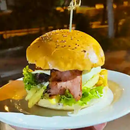 Hamburguesa de pollo + papas