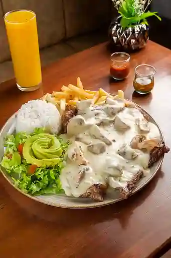 Churrasco en Salsa de Champiñoes