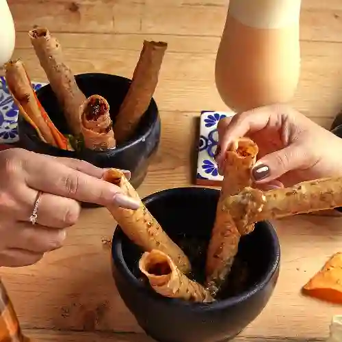 Flautas de Cochinita