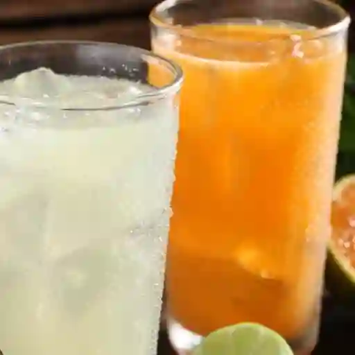 Jugo natural en agua