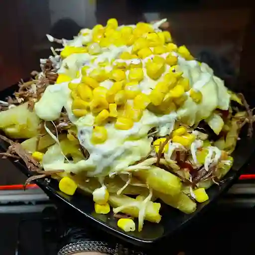 Salchipapa gratinada para 2