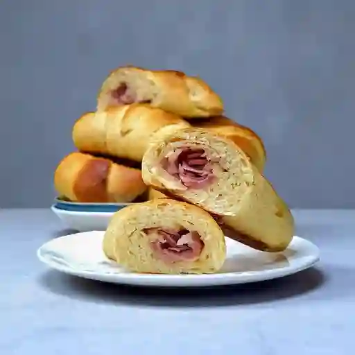 Pan cachito (pan de jamon y tocineta)