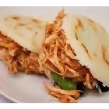 Arepa con Pollo Desmechado