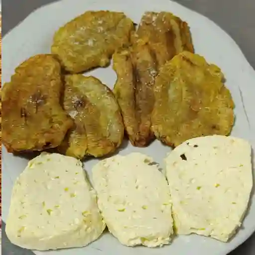 Patacon + queso costeño