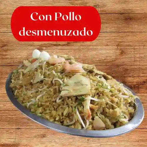 Chow Fan con Pollo Desmenuzado