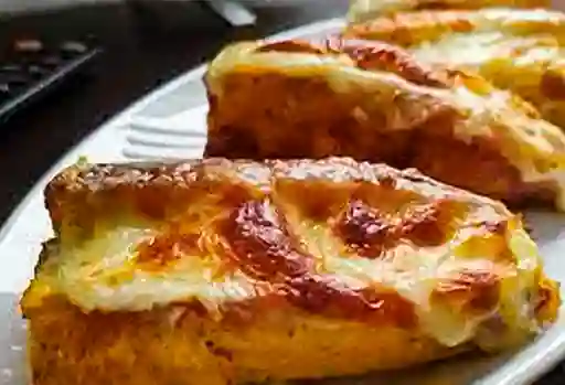 9 Plátano Maduro con Queso y Bocadillo