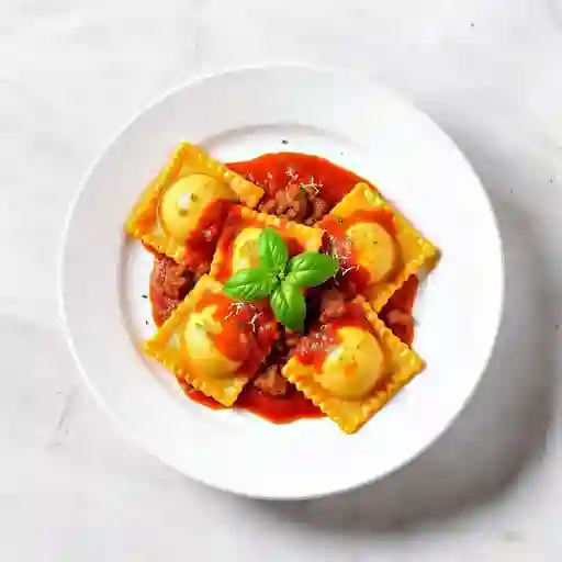 Raviolis De Estofado De Carne Y Salsa Pomodoro