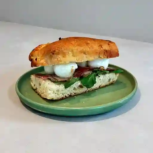 Sandwich Prosciutto y Mozarella
