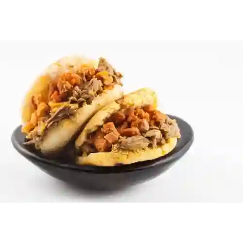 Arepa con Carne y Chicharron