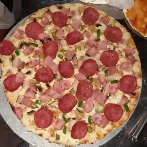 Pizza Campesina y Salami