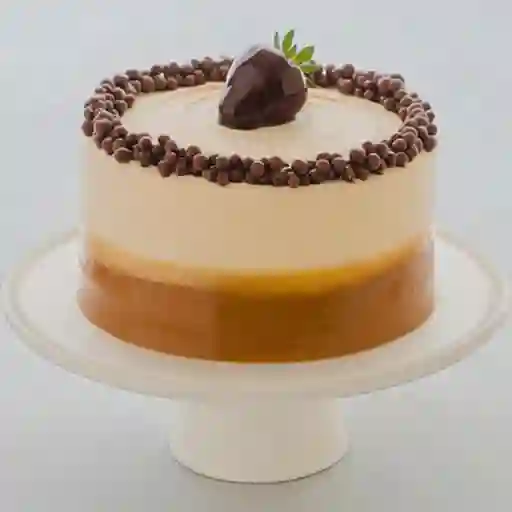 Torta De Arequipe Y Avellanas