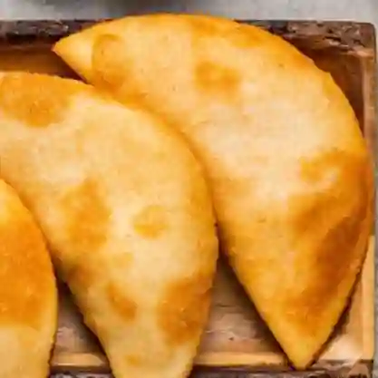 Mega Empanada de Carne y Plátano