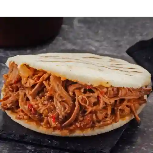 Arepa con Carne Desmechada