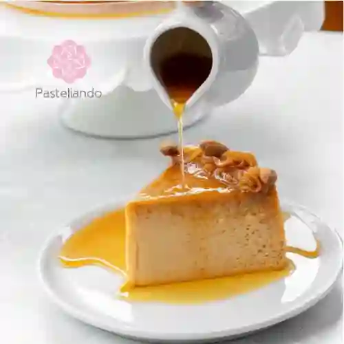 Porcion de Flan de Arequipe y Almendra
