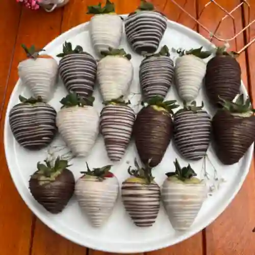 18 Fresas cubiertas de chocolate