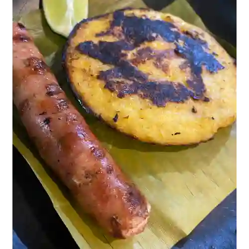 Arepa de Choclo con Queso y Un Chorizo