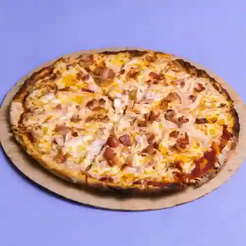 Pizza Pollo con Tocineta a la Barbacoa