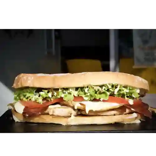 Sándwich Pollo, Tocineta y Huevo