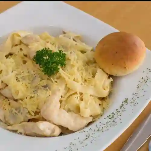 Espagueti O Fettuccine Pollo & Champiñon