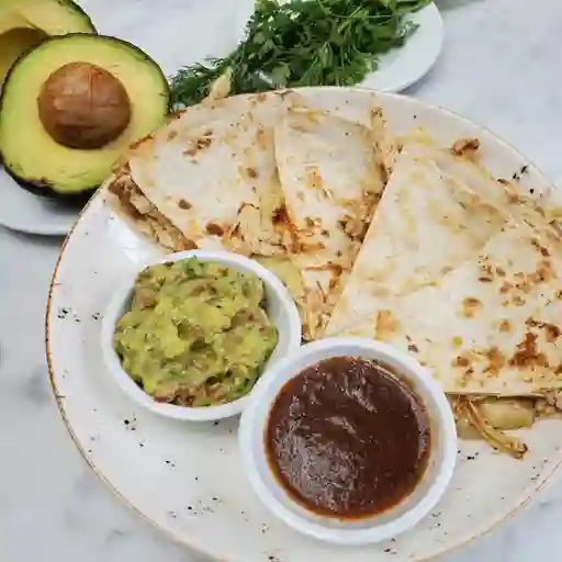 QUESADILLAS POLLO Y QUESO FUNDIDO