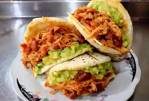Arepa de Pollo y Mozarella