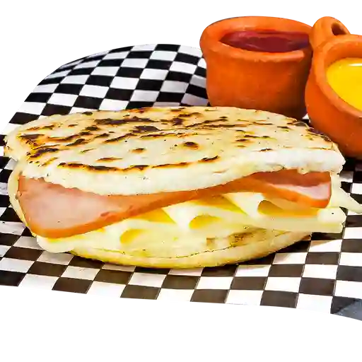 Arepa con Jamón y Queso