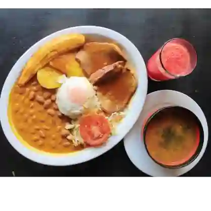 Bandeja con Carne Sudada