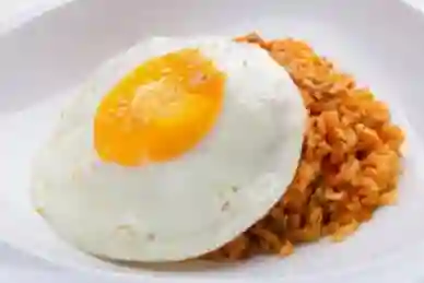 Huevos con Arroz y Bebida	