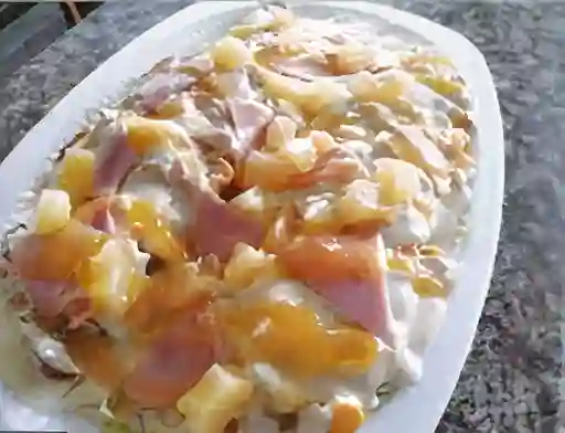 Salchipapa Hawaiana