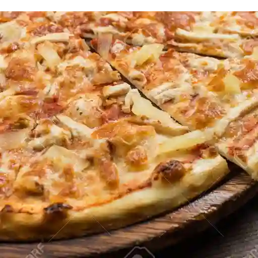 Pizza pollo y piña mediana