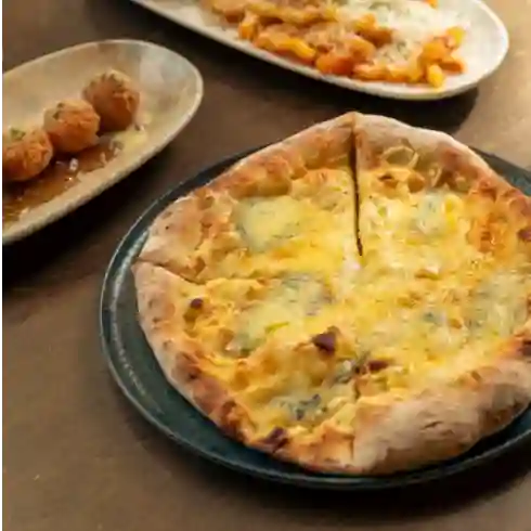 Pizza cuatro quesos