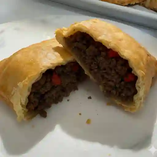 Pastelito de carne + coca cola