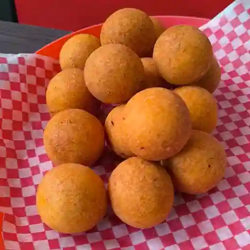 Combo de buñuelos paga 10 lleva 12