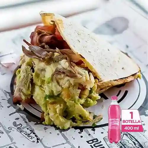 Combo Arepa Pollo y Carne + Postobón Manzana 400 ml