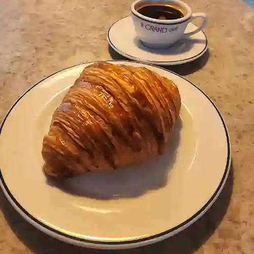 Croissant Mantequilla + Americano