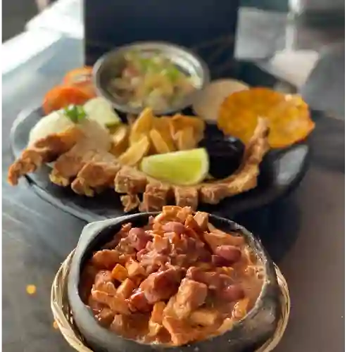 Cazuela Ranchera con Chicharrón