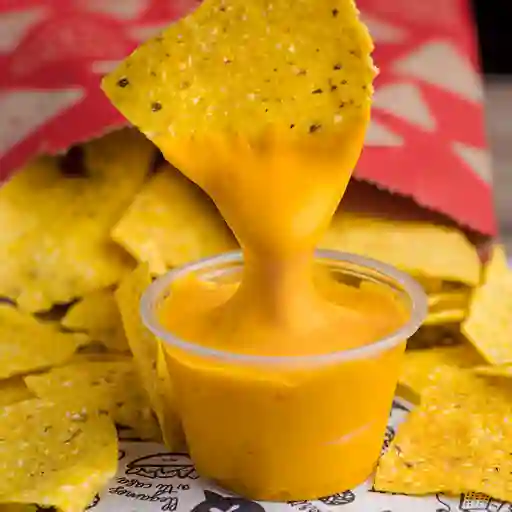 Nachos con Queso Fundido