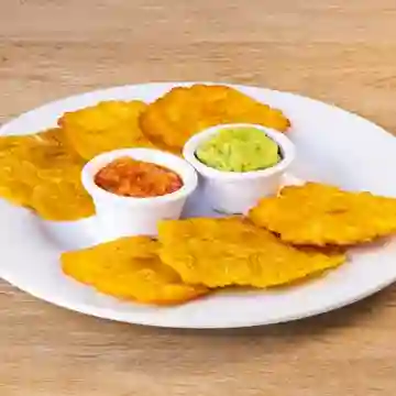 Patacones con Hogao y Guacamole