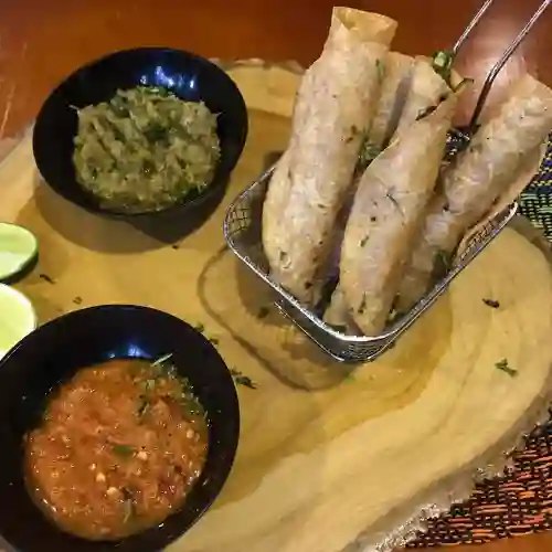 Flautas de Chorizo en Salsa Verde