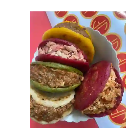 1 Arepa Artesanal,remolacha con Atun