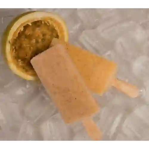 Paleta de Agua y Fruta Natural Maracuya
