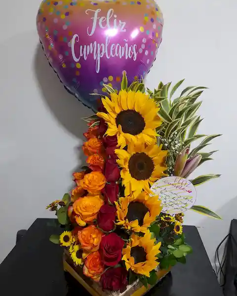 Arreglo Girasoles Con Rosas