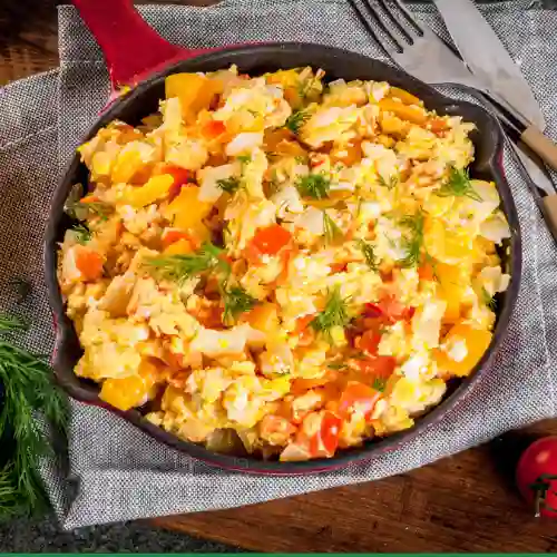 Huevos Pericos + Bebida + Pan