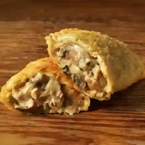 Empanda Pollo con Champiñones