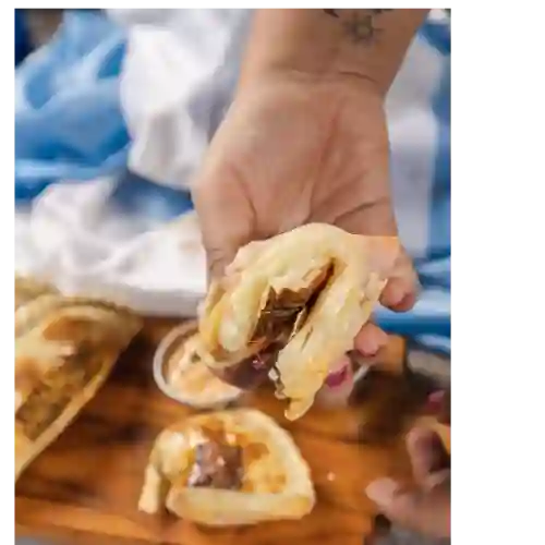 Empanada de Jamón y Queso