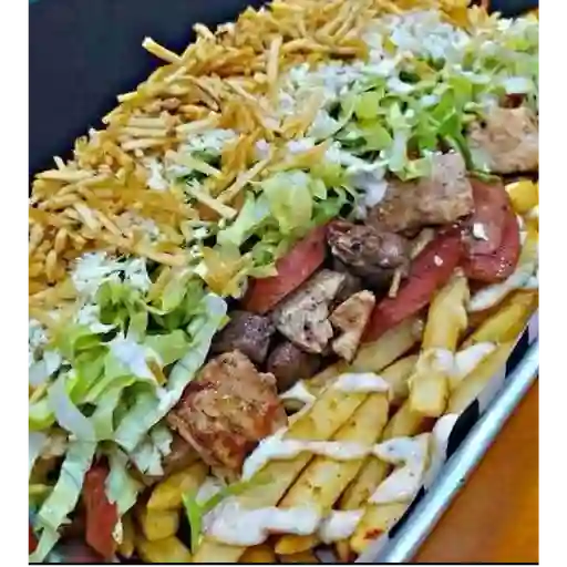 Salchipapa salvajada costeña (personal)