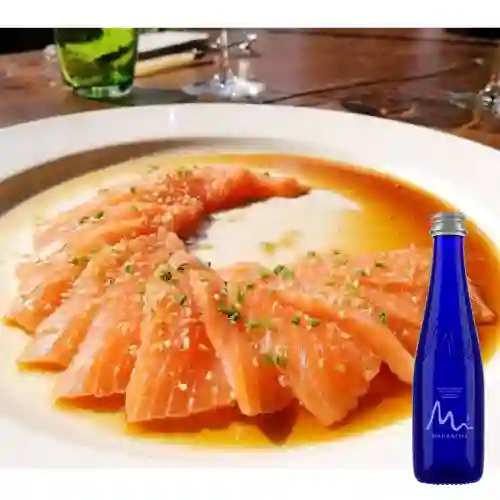 Combo Carpaccio de Salmón + Manatial Sin Gas 300ML