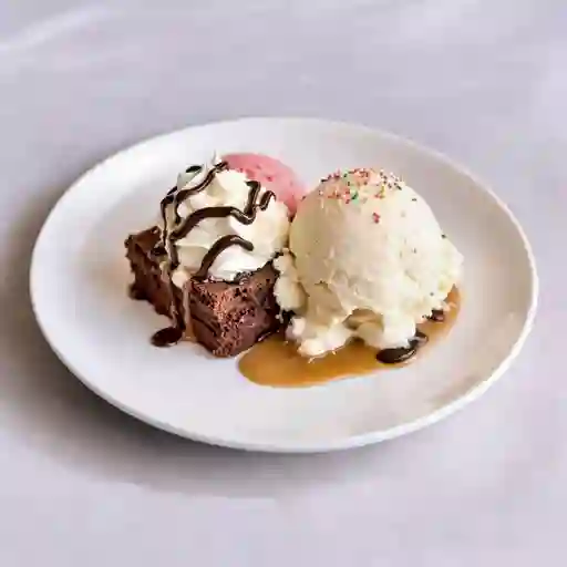 Brownie con helado